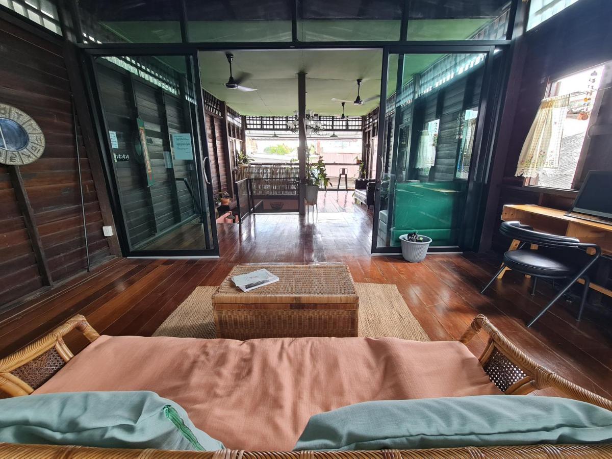 Non House Bangkok บ้านนอนโฮสเทล Εξωτερικό φωτογραφία