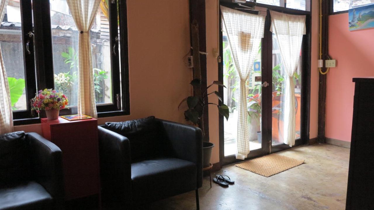 Non House Bangkok บ้านนอนโฮสเทล Εξωτερικό φωτογραφία